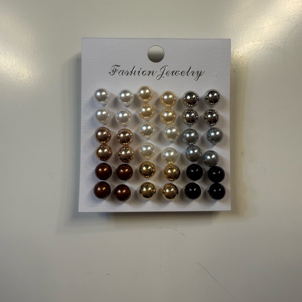 Elegant Pearl Stud Earring Set - Gold, Silver, Black, White - Picture 3 of 4